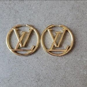 18k gold hoop earrings